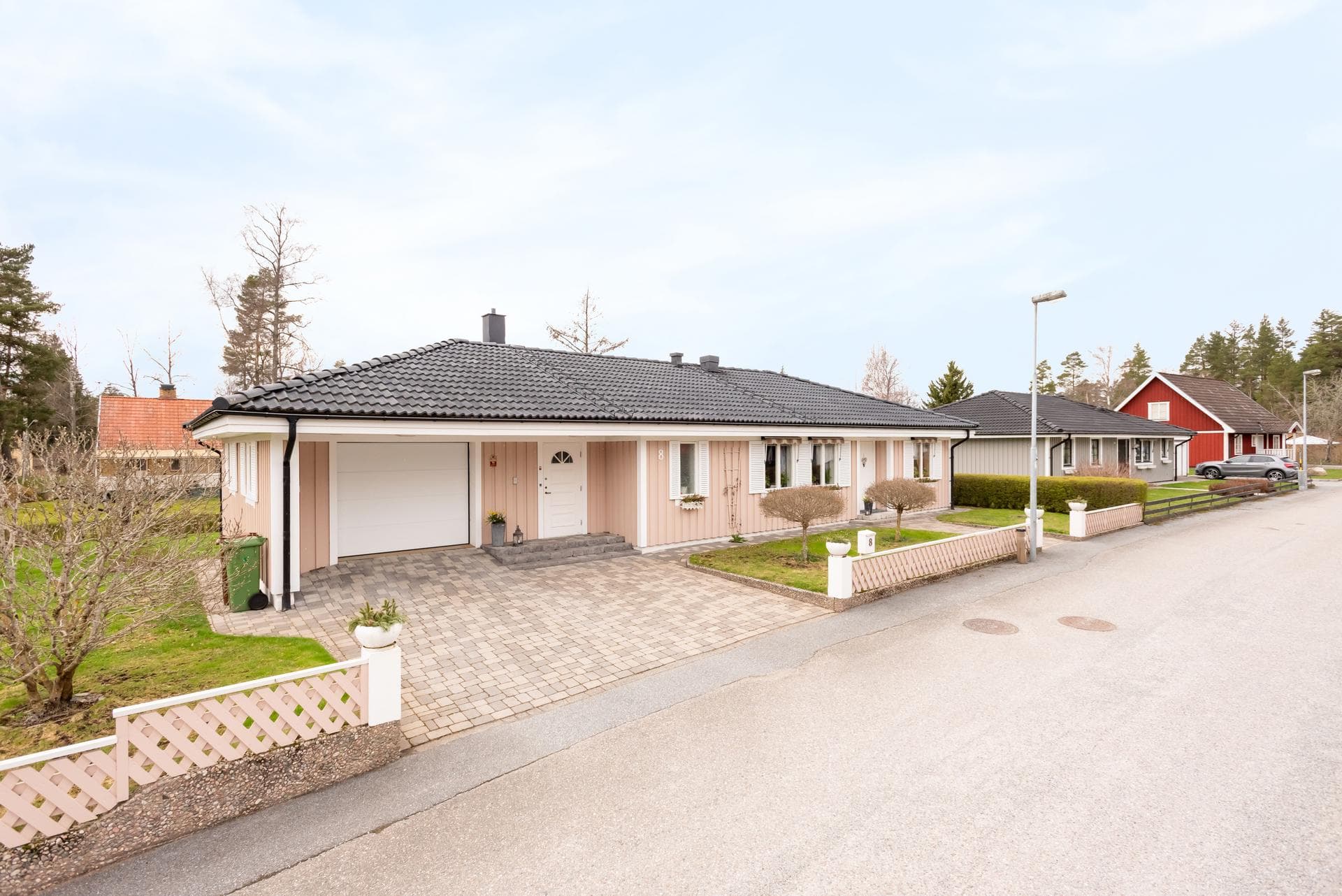 Husarvägen 8