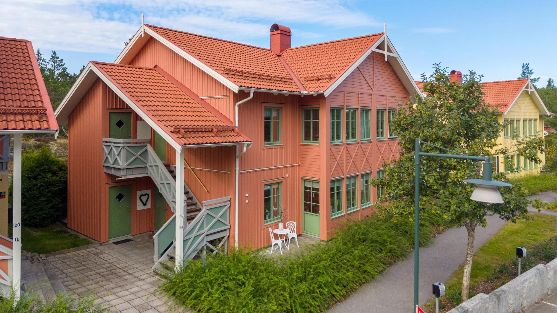 Skogsrovägen 16