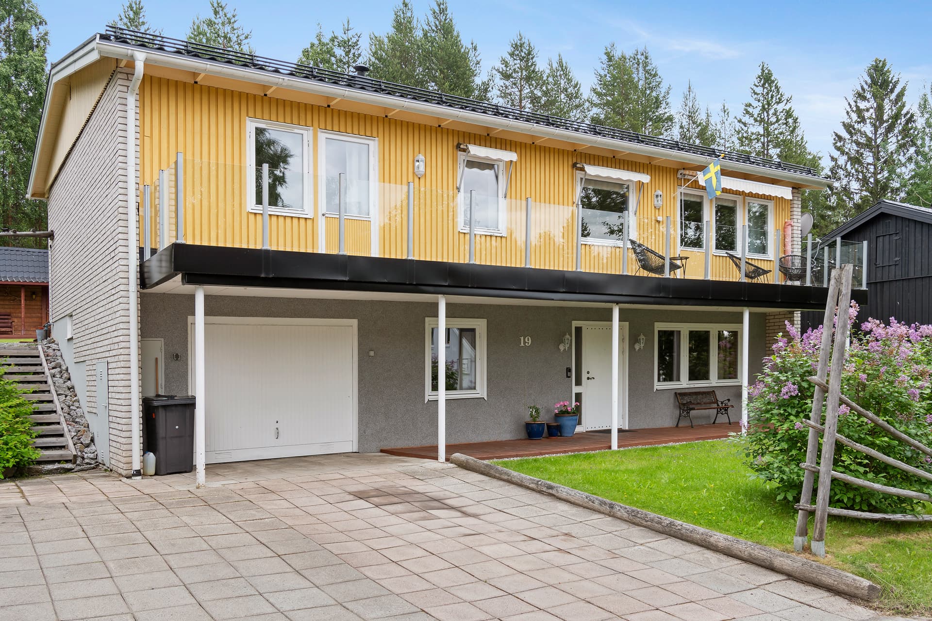 Takläggarvägen 19