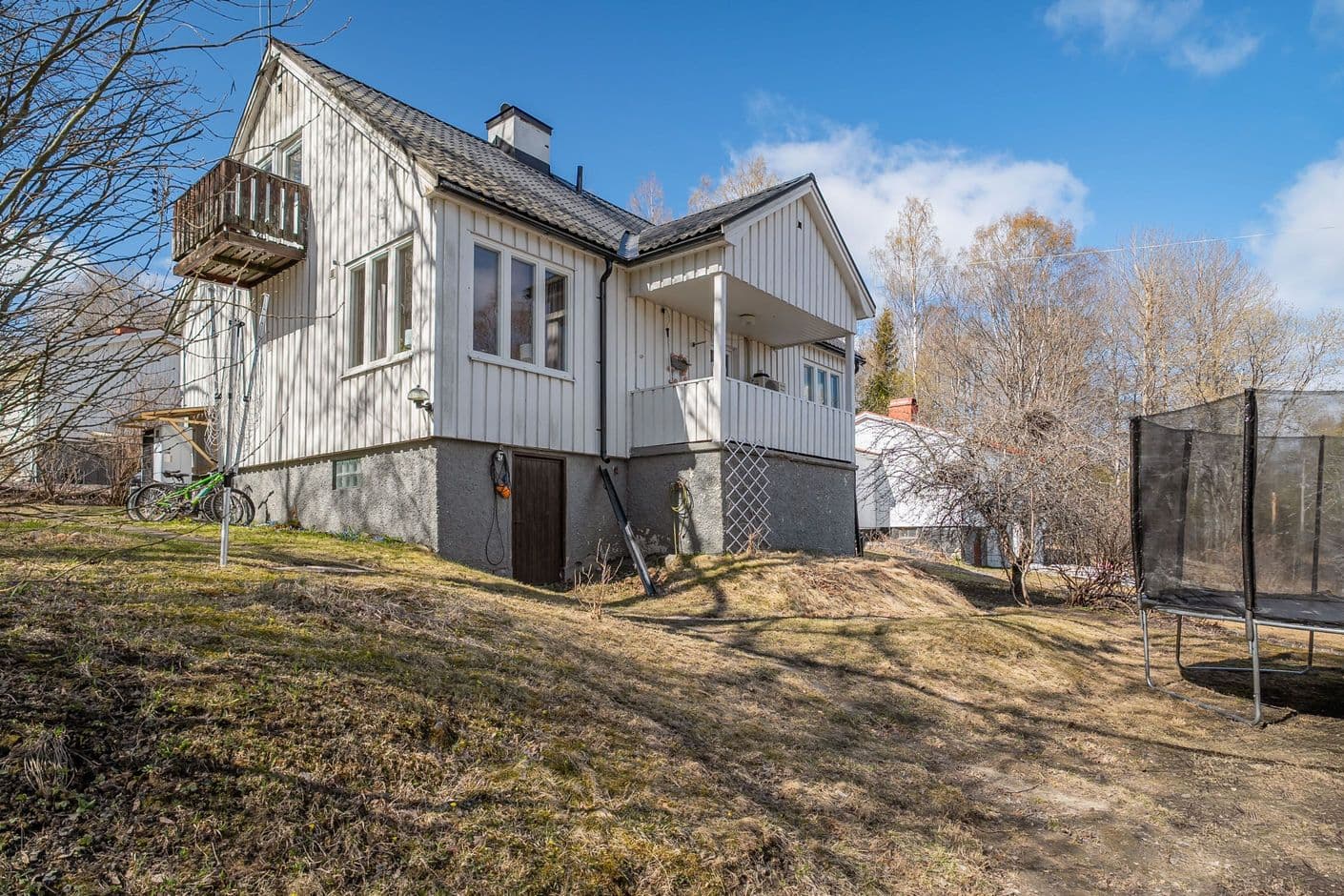 Herrgårdsbacken 6